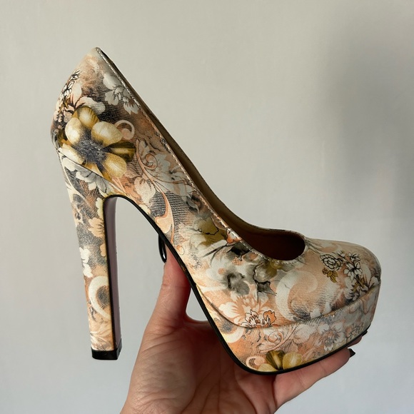 Cream, floral, print heels - Picture 1 of 9